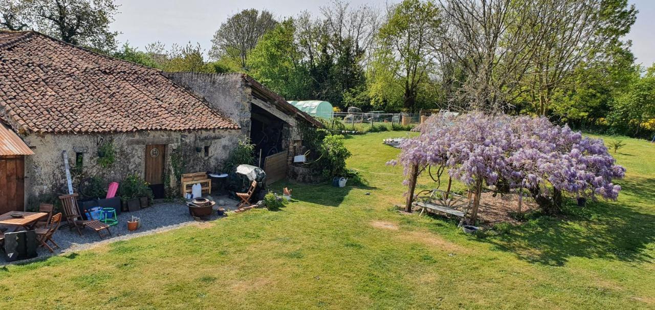 Wisteria House Bed and Breakfast Chanteloup  Exteriör bild
