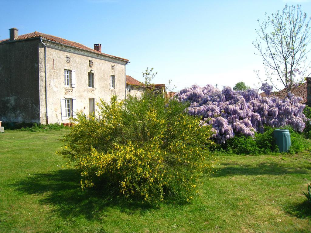 Wisteria House Bed and Breakfast Chanteloup  Exteriör bild